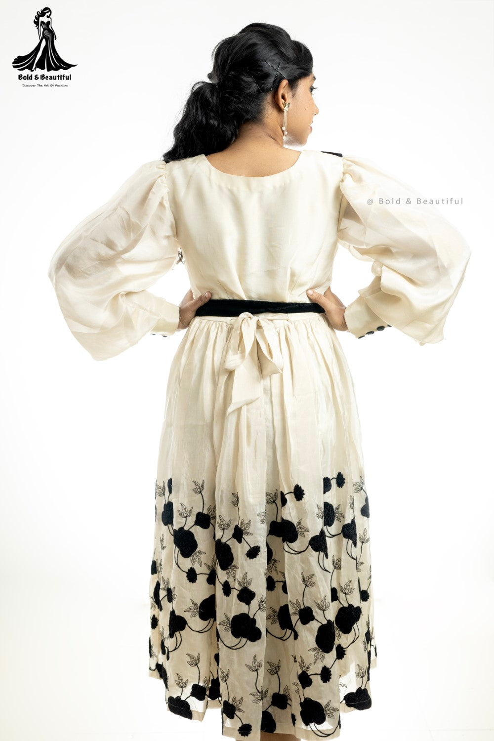 Ebon Cream Elegance